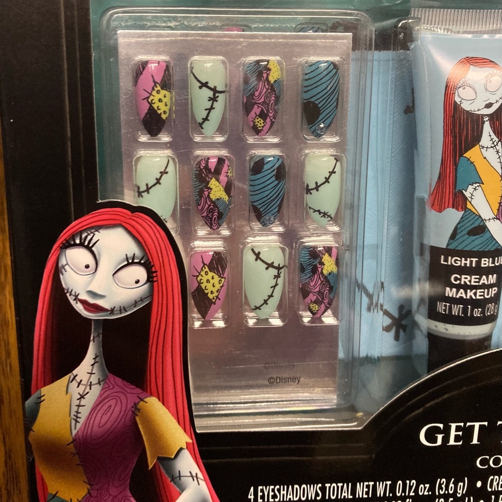 New Nightmare before Christmas Makeup Set.  Sold - Picture 2 of 13